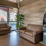 Econo Lodge Inn&Suites